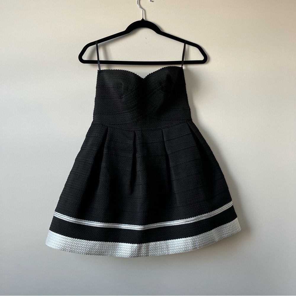 Sans Souci Black Fit & Flare Strapless Dress Medium NWT Textured Skater Style